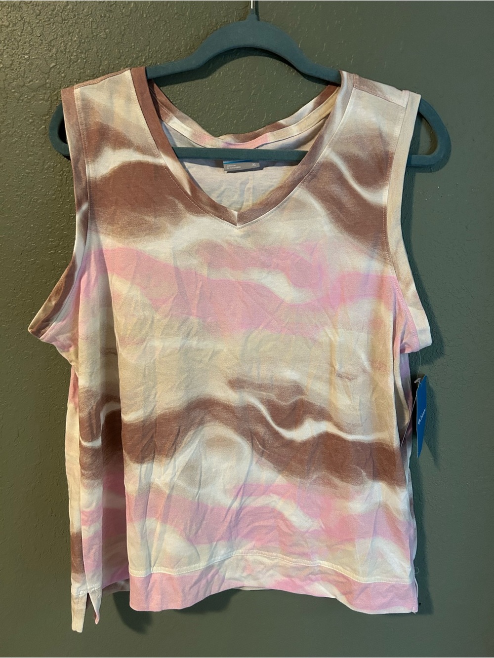 Columbia pink, beige, and brown tie-dye tank top in XL #tiedye #outdoor